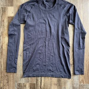 Lululemon Athletica Charcoal Long Sleeve Top